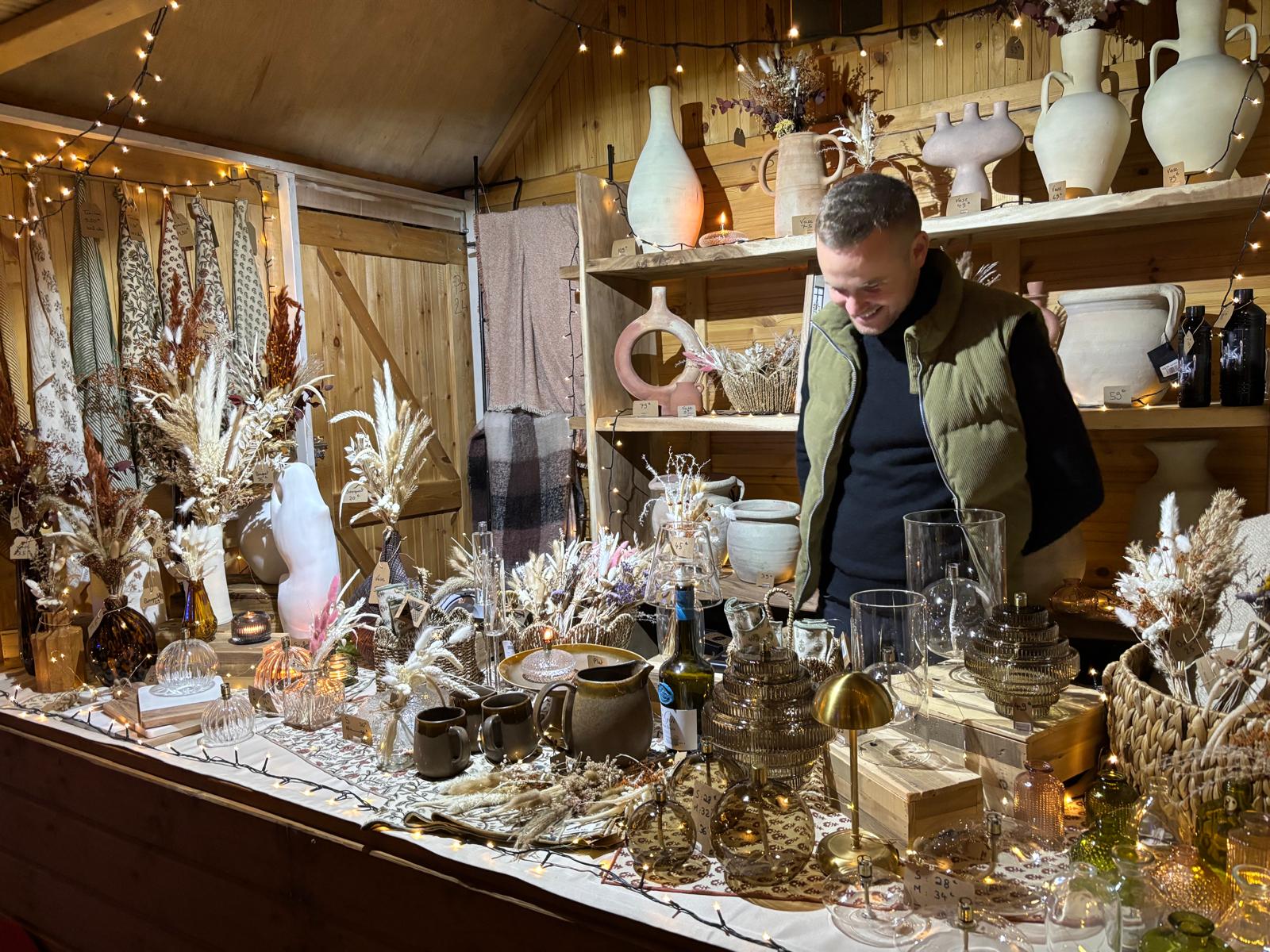 Stand d’artisanat au marché de Noël de La Garenne-Colombes en 2025